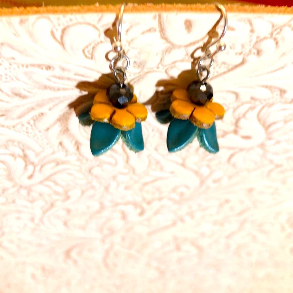 LEATHER FLOWER EARRINGS YELLOW TURQUOISE PETALS AR